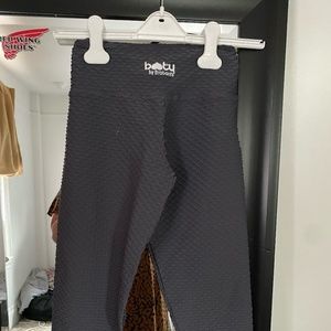 Black Cropped Booty by Brabants Leggings